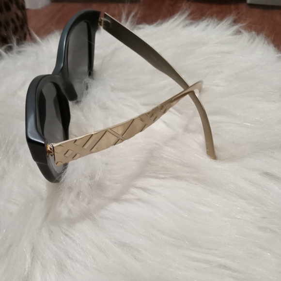 Burberry Sunglasses - Picture 6 of 11